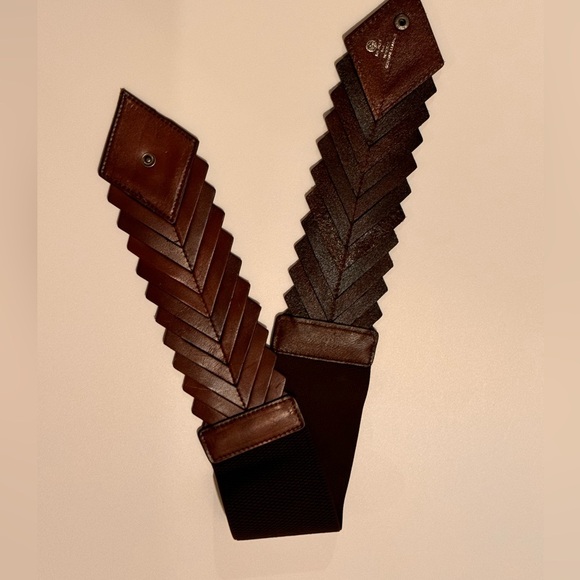 Stylish Women’s Brown Belt With Unique Design - Picture 1 of 4